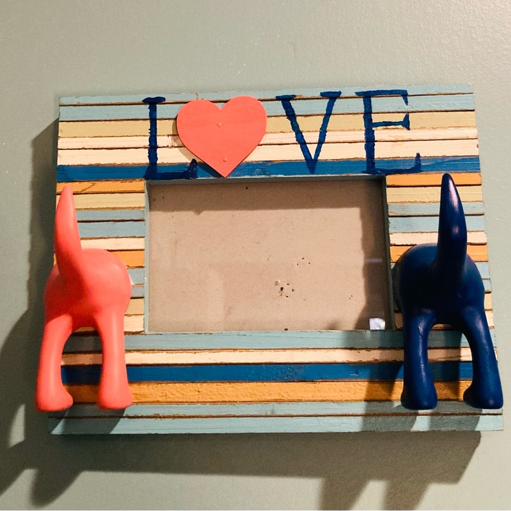 PET LEASH HOLDER/FRAME